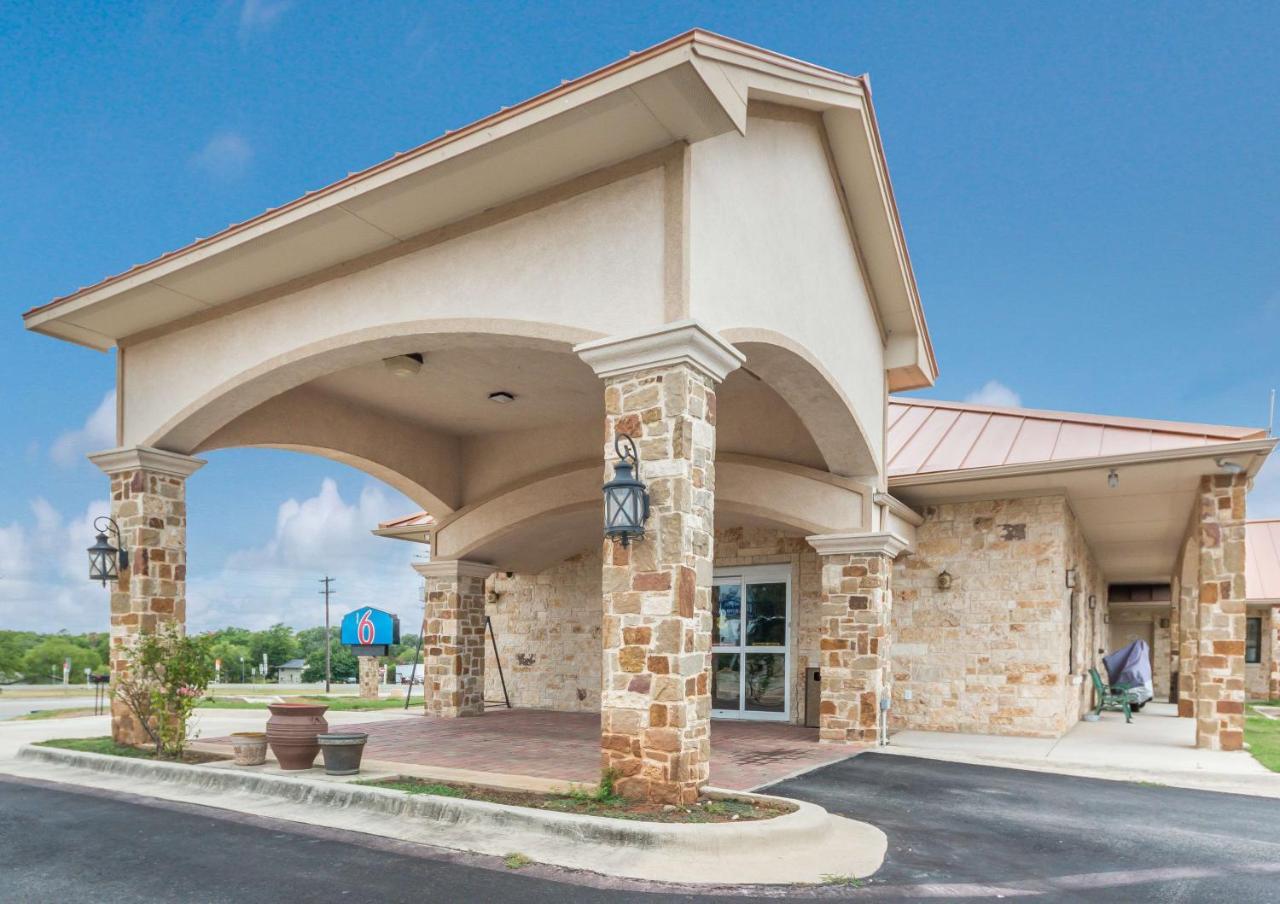 Motel 6 Floresville Esterno foto