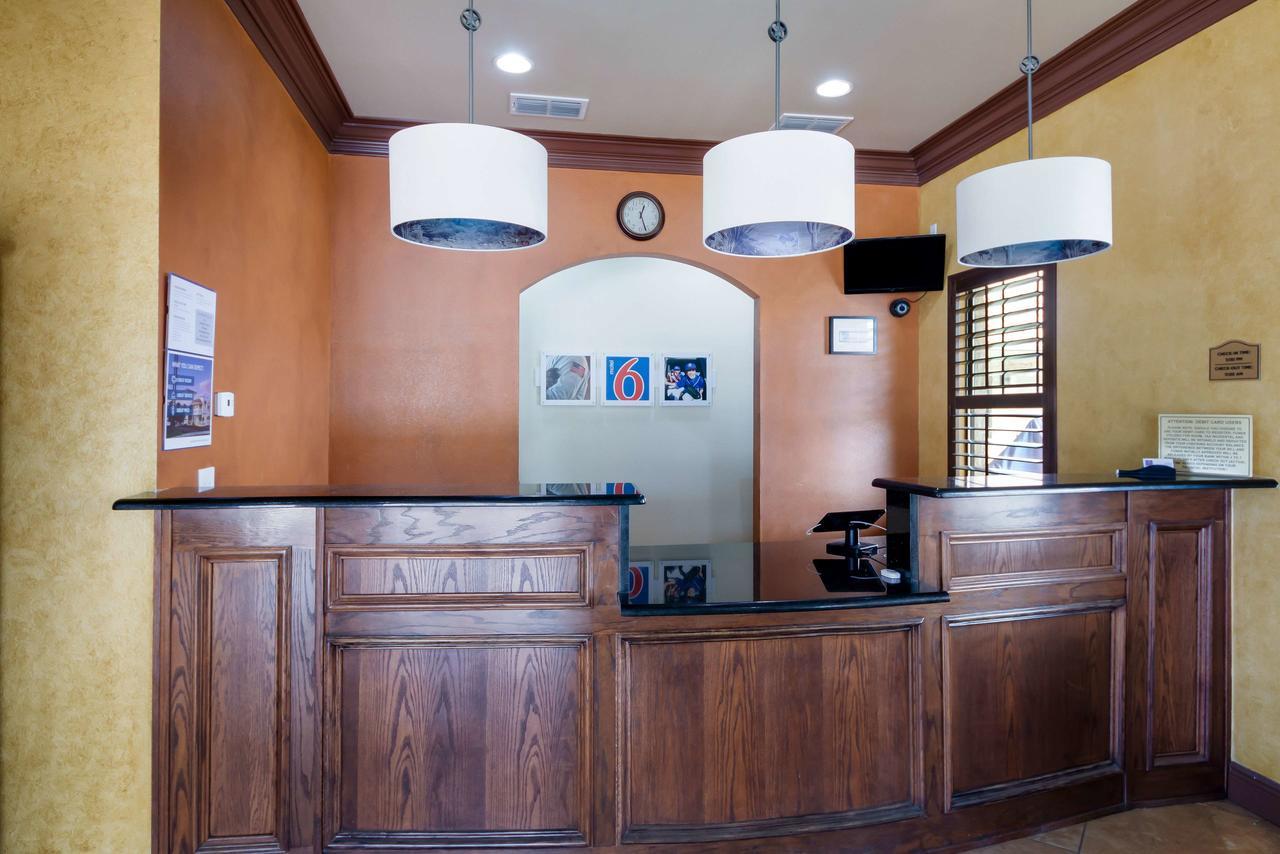 Motel 6 Floresville Esterno foto
